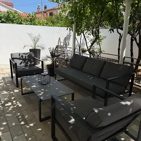 Apartment Two Flowers Luxury Supetar