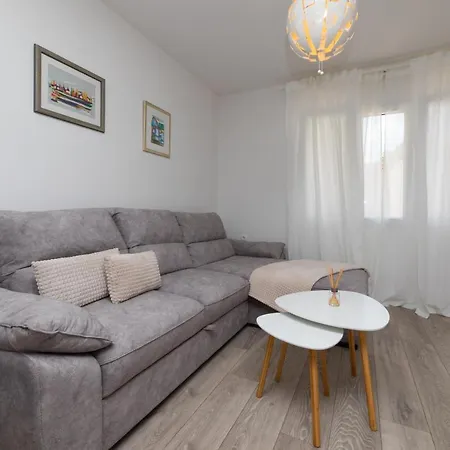Two Flowers Luxury Apartment Supetar