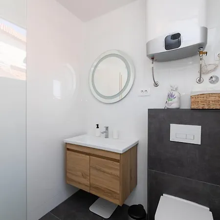 Two Flowers Luxury Apartment Supetar