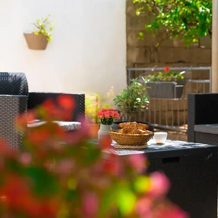 Two Flowers Luxury Apartment *
