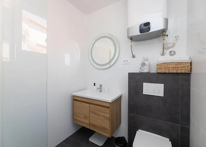 Two Flowers Luxury Apartamento Supetar